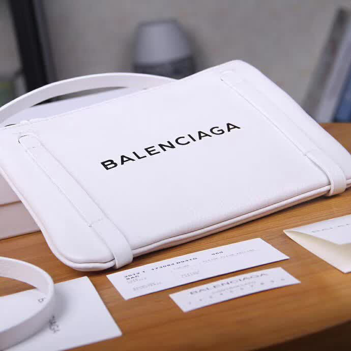 BALENCIAG巴黎世家 超暴款包包 摔紋牛皮斜挎包  BL1861